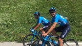 Quintana (bên trong) và Landa đang tập luyện cho Tour de France