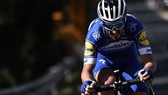 Alaphilippe tấn công ở đỉnh con đèo cuối cùng