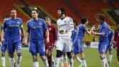 Luiz đòi "chiến" với Lampard sau khi bị xỉa ngón tay vào ngực, Benayoun phải can ra