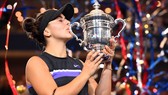 Nụ hôn chiến thắng của "Công chúa lọ lem" Bianca Andreescu