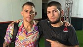 Khabib thể hiện sự tôn trọng dành cho Poirier
