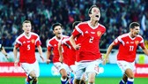 Mario Fernandes ăn mừng sau khi ghi bàn vào lưới Kazakhstan