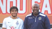 Reece James và cha của mình, ông Nigel James