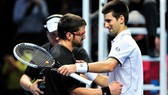 Tipsarevic (đeo mắt kính) là một cựu đồng đội, đồng hương và là đồng minh thân cận của Djokovic