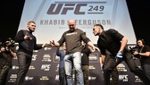 Ferguson nhún nhảy, đặt đai vô địch xuống sàn, Khabib nổi giận