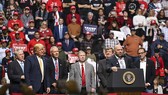 Dana White tham dự buổi diễn thuyết của Tổng thống Donald Trump hồi tháng 2
