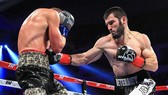 Beterbiev cũng da trắng và để râu quai nón như là Khabib