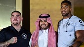 Thái tử Bin Salman chụp ảnh chung với Anthoy Joshua và Andy Ruiz