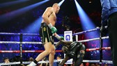 Wilder ngã sấp mặt trong trận thua Fury hồi tháng 2