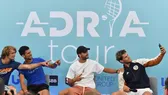 Zverev (ngoài cùng bên trái) chụp hình tự sướng cùng với Djokovic, Dimitrov và Thiem
