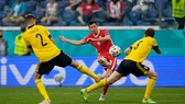 Pha ghi bàn đẳng cấp của Lewandowski