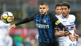 Mauro Icardi (trái, Inter) đi bóng qua Matias Silvestre (Sampdoria). Ảnh: Getty Images.