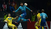 Olivier Giroud (giữa, Arsenal) trong trận gặp BATE Borisov. Ảnh: Getty Images.