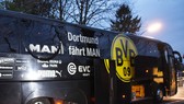 Chiếc xe bus của Dortmund sau vụ nổ. Ảnh Getty Images.