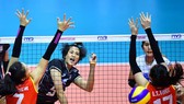 Pleumjit Thinkaow (Thái Lan) khiến hàng chắn của Việt Nam vất vả chống đỡ. Nguồn: AVC