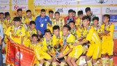 U19 Hà Nội trong niềm vui vô địch. Ảnh: NGUYỄN NHÂN