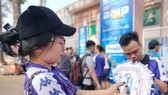 Mỗi Hội CĐV được trao 40 thẻ lên khán đài. Ảnh: DŨNG PHƯƠNG