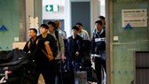 Các cầu thủ Vũ Hán vui mừng khu về đến quê nhà. Ảnh: Straits Time