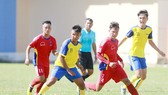 Huỳnh Văn Tiến (11, áo đỏ) bị phạt nặng nhất. Ảnh: Dương Thu