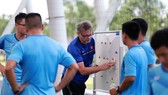 HLV Troussier đã lần lượt gọi gần 100 lượt cầu thủ trong 3 đợt tập trung vừa qua