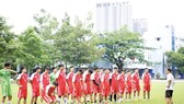 Các đội tập luyện chờ ngày khai mạc giải
