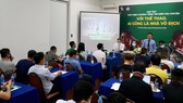 Ông Dương Vũ Thông, Phó Chủ tịch Hội nhà báo TPHCM phát biểu, chia sẻ tại buổi họp báo