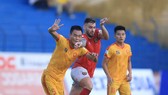 SLNA và Hà Tĩnh cùng còn hy vọng tranh vào tốp 8