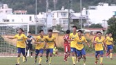 Niềm vui của các cầu thủ Đồng Tháp. Ảnh: HỮU THÀNH