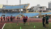 Các trọng tài trong phần kiểm tra thể lực