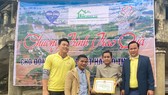 Lãnh đạo Công ty Đại Đông Hồ cùng những người bạn đã có chuyến đi thiện nguyện tại miền Trung