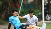 Quang Hải đang phải tập riêng trong những ngày qua. Ảnh; HNFC