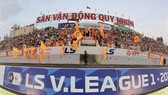 Sân Quy Nhơn đang sống lại hình ảnh "chảo lửa" bóng đá miền Trung. Ảnh: DŨNG PHƯƠNG