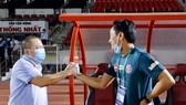 HLV Phùng Thanh Phương liệu sẽ có trận khởi đầu thành công? Ảnh: SGFC
