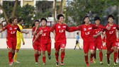 Niềm vui của đội nữ TPHCM I khi giành vé vào chung kết. Ảnh: MINH HOÀNG