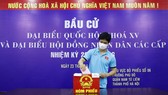 Công Phượng cùng các đồng đội làm nghĩa vụ công dân, đi bầu cử vào sáng 23-5. Ảnh: MINH HOÀNG