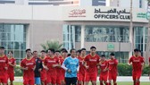 Các tuyển thủ trên sân tập Police Officers Club Stadium