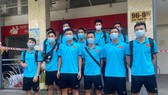 Đội tuyển futsal rời khách sạn cách ly vào ngày 17-6. Ảnh: QUỐC AN