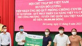 Hội Chữ thập đỏ Huyện Đô Lương nhận ủng hộ Quỹ phòng chống Covid-19 từ đại diện NutiFood, Quỹ phát triển tài năng Việt và cầu thủ Công Phượng