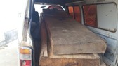 Bắt tạm giam chủ tịch xã bán, biếu gỗ tang vật cho cán bộ