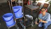 Nhận thấy nhiều người dân còn đối mặt với tình trạng nhiễm phèn, nguồn nước ngầm không đảm bảo, TS Thùy đã nghĩ ra đề tài “thiết bị lọc nước ngầm đa tầng”