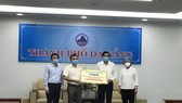 Công ty Cổ phần ô tô Trường Hải tặng thiết bị y tế trị giá 5 tỷ đồng