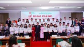 Hơn 12 tỷ đồng học bổng dành cho các tân sinh viên và gần 300 triệu đồng hỗ trợ cho sinh viên các tỉnh miền Trung bị bão lũ