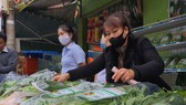 Các gian hàng tại phiên chợ chủ yếu giới thiệu và bày bán các mặt hàng nông sản, lương thực thực phẩm tham gia chương trình OCOP