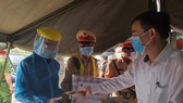 Lãnh đạo Đà Nẵng thăm, chúc tết các chốt kiểm soát dịch Covid-19