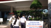 Để bảo đảm an toàn phòng dịch, phụ huynh và người không có nhiệm vụ không được vào trong điểm thi