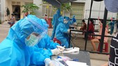 Tát nhân viên lấy mẫu xét nghiệm, Phó Chánh Văn phòng Đoàn ĐBQH và HĐND TP Đà Nẵng bị giáng chức