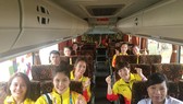 Các cô gái bóng chuyền Việt Nam cần giữ được tinh thần thoải mái như thế này trước trận tứ kết gặp Thái Lan. Ảnh: THANH LÂM
