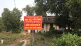 Chính quyền cắm bảng cấm đầu nậu chiếm dụng, phân lô bán nền đất công