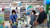 Người tiêu dùng chọn mua thực phẩm ở các địa chỉ uy tín