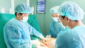 Bác sĩ một bệnh viện tư xử lý ca tai biến thẩm mỹ do cơ sở thẩm mỹ chui thực hiện